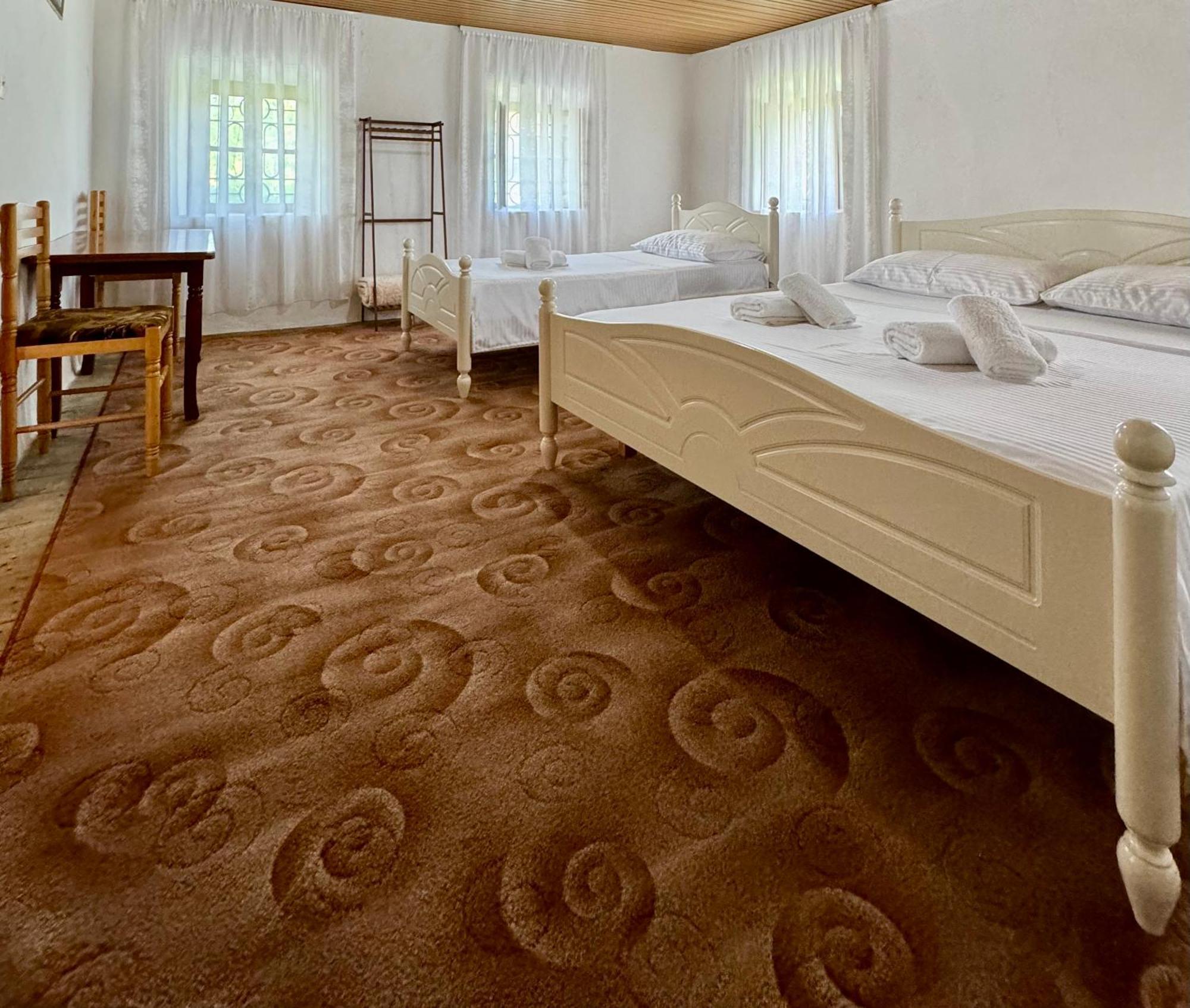 Guest House Noku Koman Extérieur photo